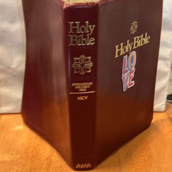 Vintage 1986 - 1988. Holy Bible “ International Children’s “ with many pictures - Picture 3 of 13